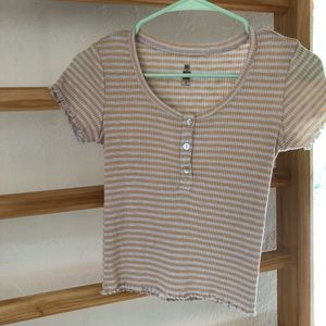 Cute ruffle shirt kinda crop